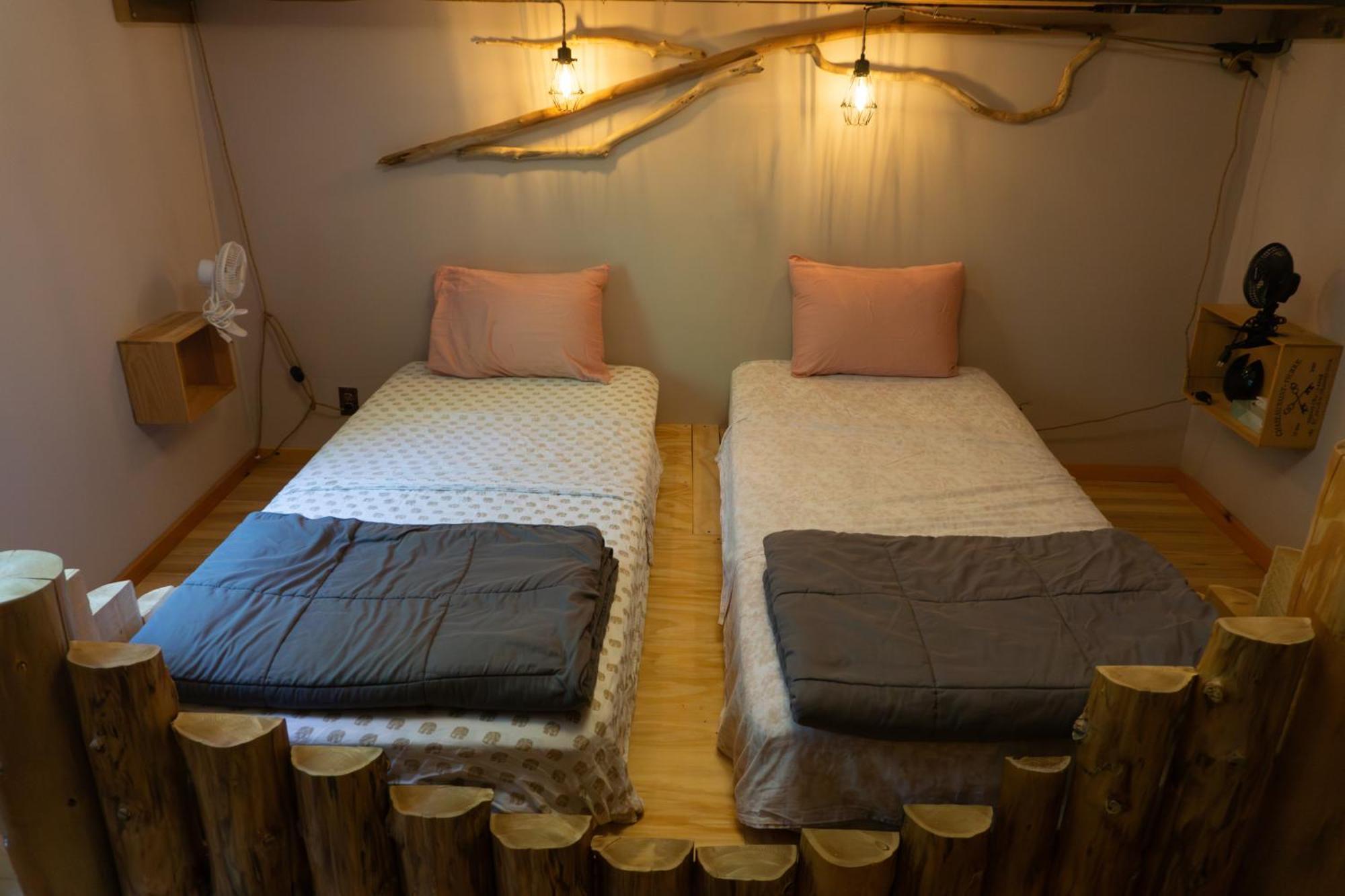 Llama House Adk Wevertown Luaran gambar